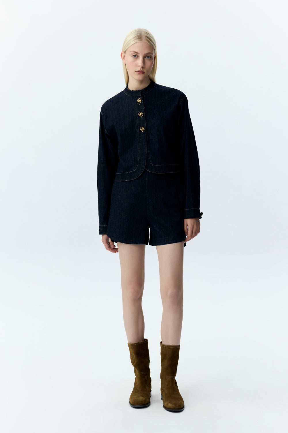 Boxy fit Medium Length Short