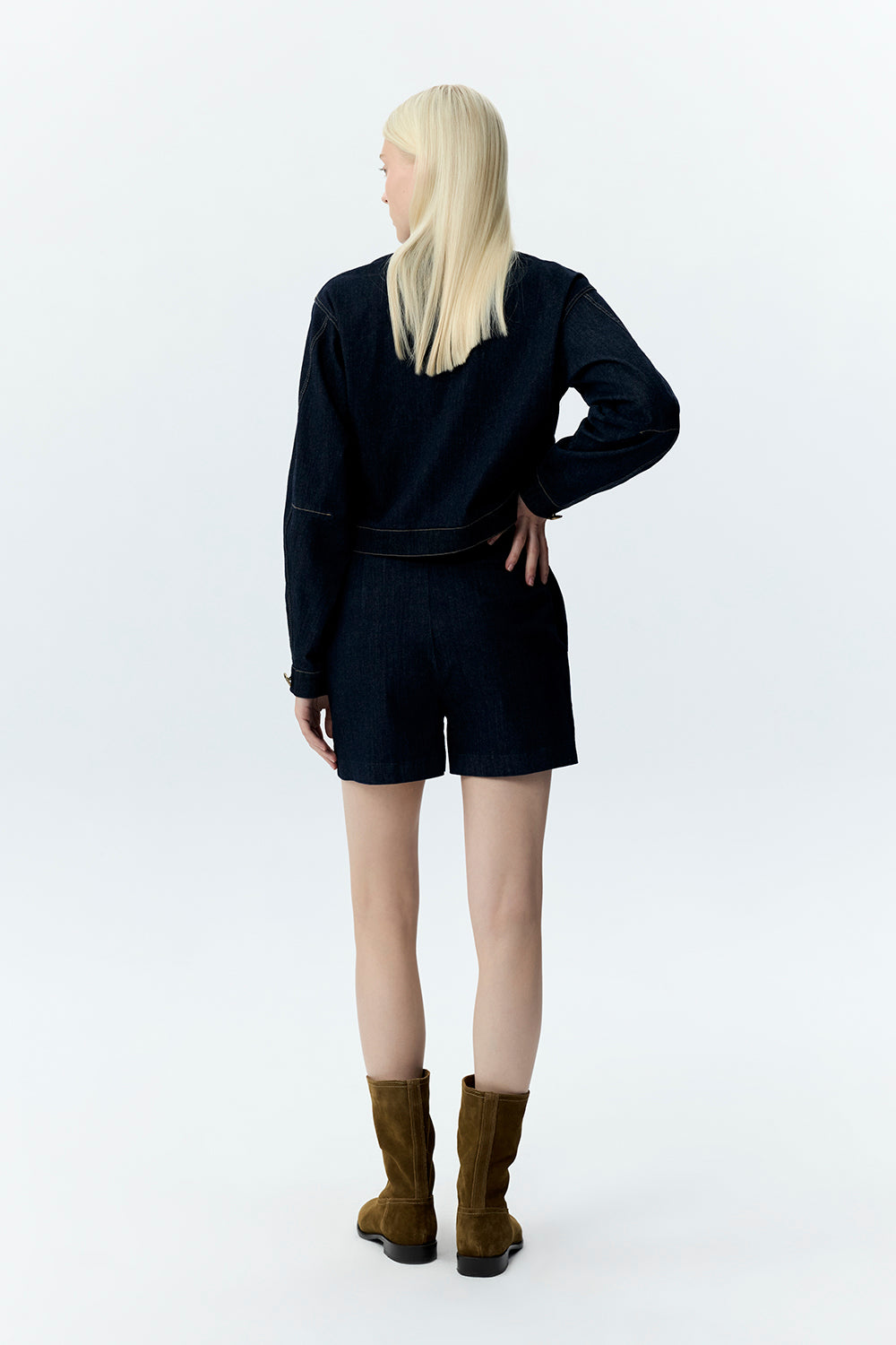 Boxy fit Medium Length Short